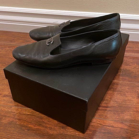 Chanel loafers in black leather with antique silver logo. - Picture 3 of 5